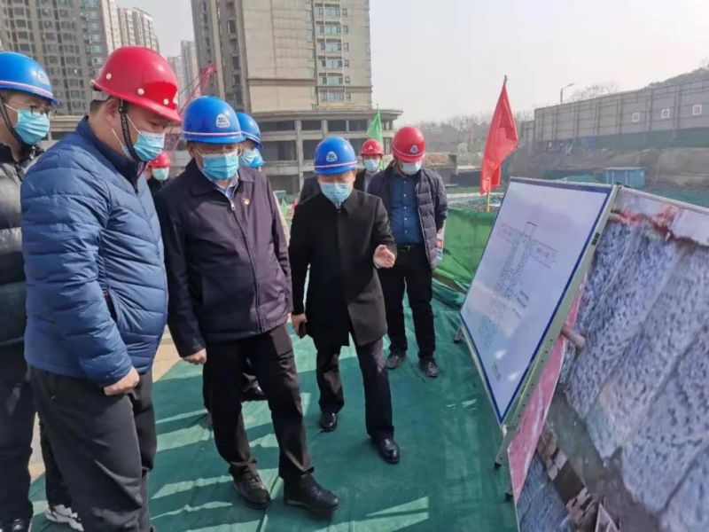 市委常委、市政府黨組成員魏建平調(diào)研左掖門游園停車場項目建設(shè)工作